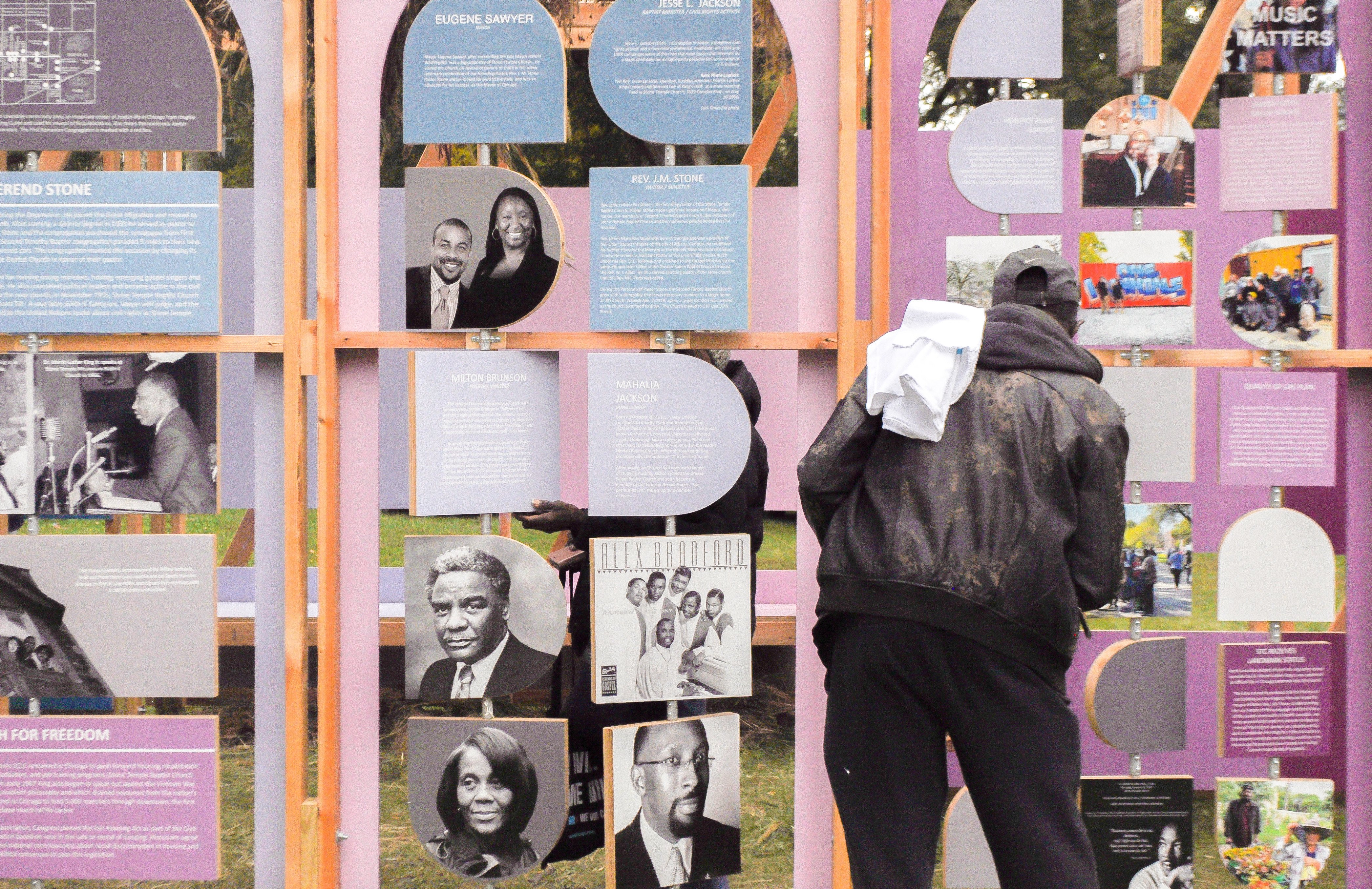 Image of the enhanced immersive display discussed above. Blocks of information arranged on a pole. The blocks have an image on one side and when the block is turned, text explaining the image is visible 