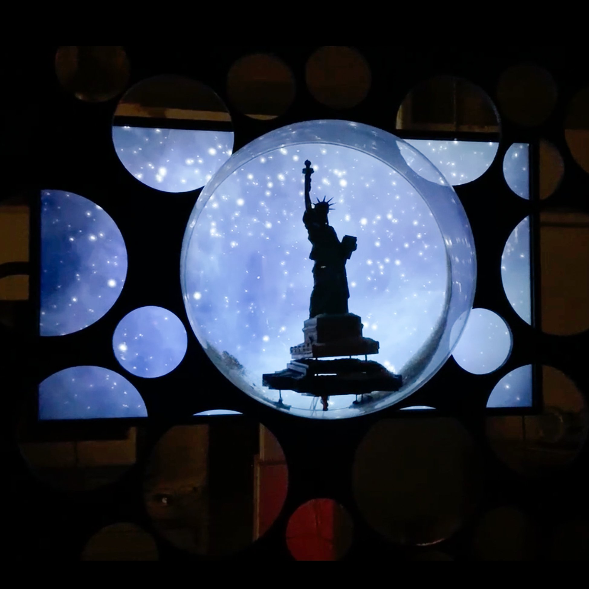 dior - Statues Window