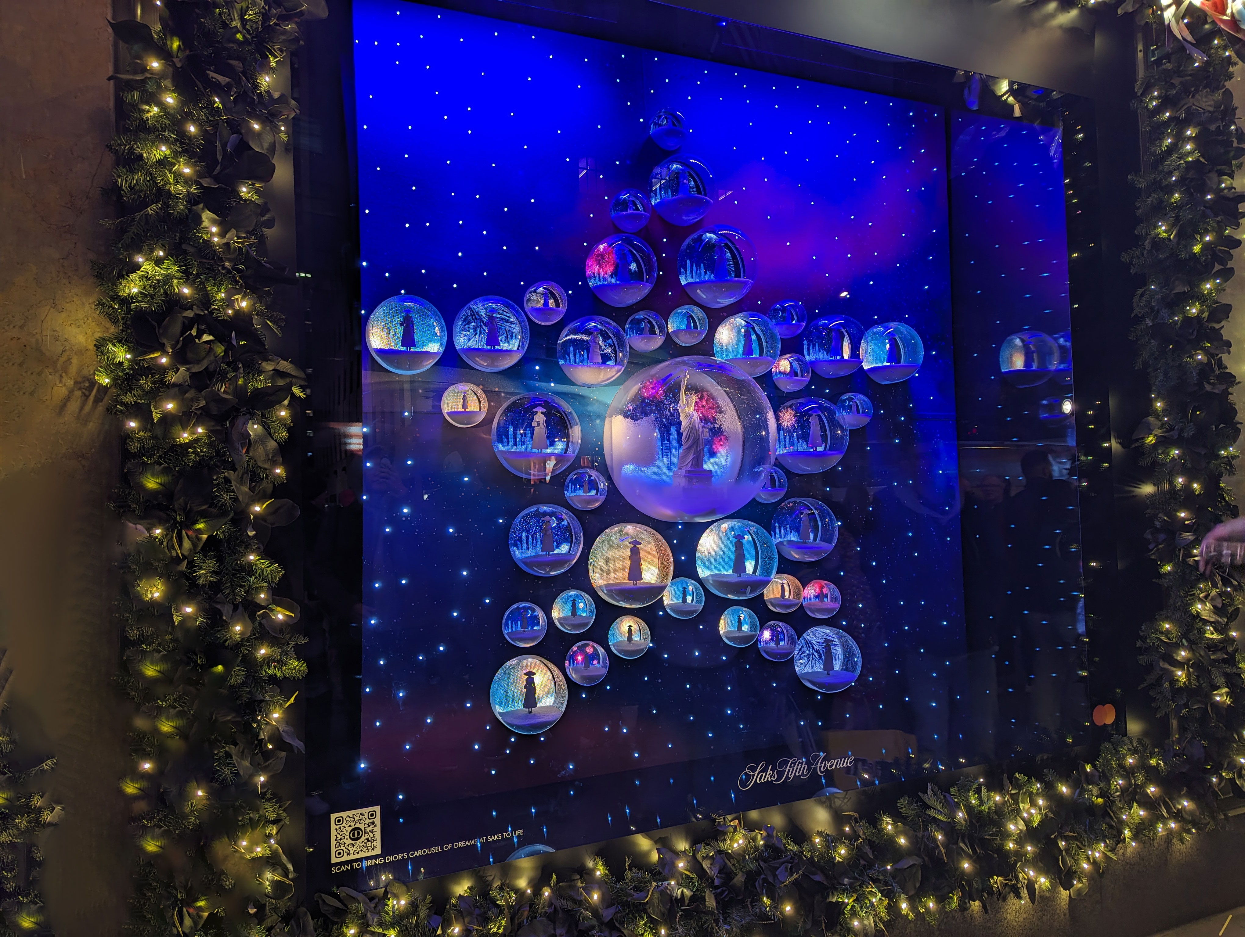 A Snow Globe Symphony – Crafting Enchantment in Dior's Saks Fifth Avenue Holiday Display